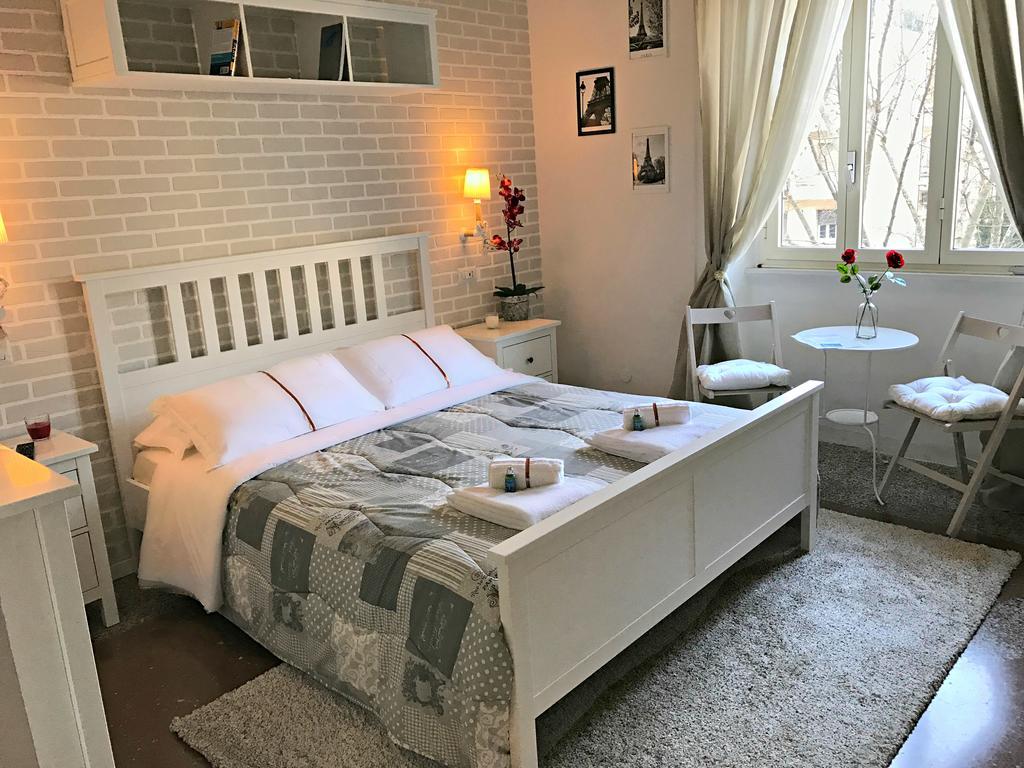 Moonlight Inn Guesthouse ローマ エクステリア 写真