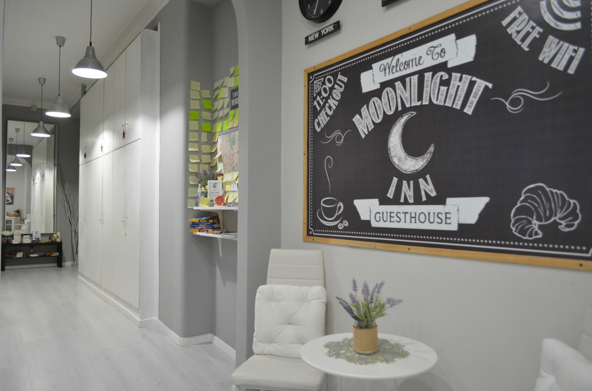 Moonlight Inn Guesthouse ローマ エクステリア 写真